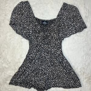 Black Floral Puff Sleeve Romper Indie Cottagecore Women’s Jumper Size Medium
